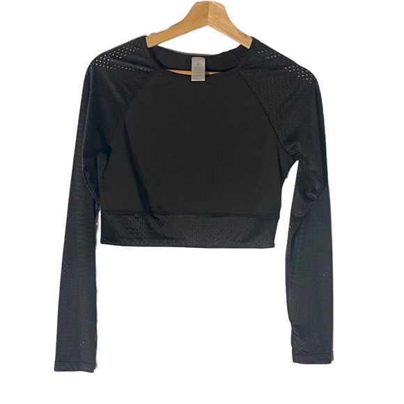 Tops - Women's Black Mesh Sleeve Athletic Crop-Top